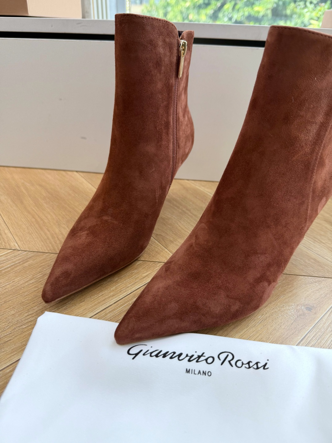 G305🦁吉安维托·罗西GianvitoRossi 秋冬短靴轻松移动，方头短靴 素面设计，简单大方。时尚亮点！秉承了其传