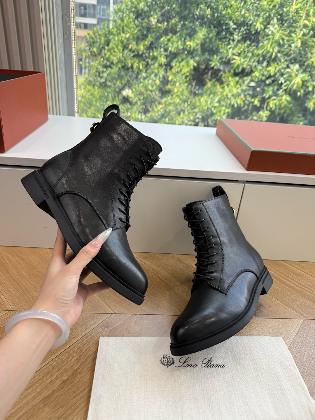 G127代购级别所见即所得Loro Piana 诺悠翩雅 LP秋冬新款 Kilda踝靴侧拉链短靴 这款标志性踝靴采用打蜡 G127代购级别所见即所得Loro Piana 诺悠翩雅 LP秋冬新款 Kilda踝靴侧拉链短靴 这款标志性踝靴采用打蜡