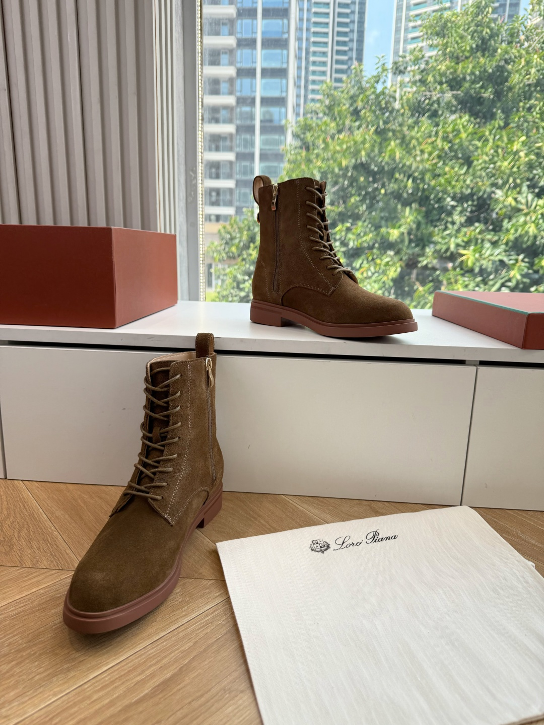 G127代购级别所见即所得Loro Piana 诺悠翩雅 LP秋冬新款 Kilda踝靴侧拉链短靴 这款标志性踝靴采用打蜡 G127代购级别所见即所得Loro Piana 诺悠翩雅 LP秋冬新款 Kilda踝靴侧拉链短靴 这款标志性踝靴采用打蜡