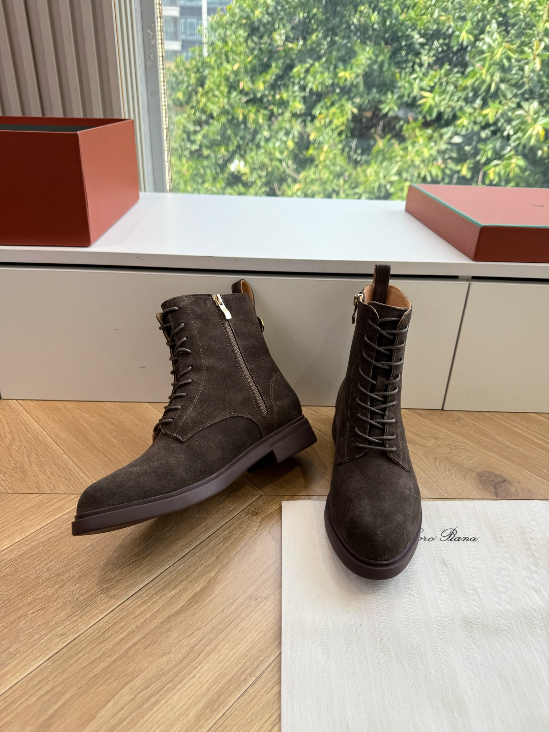 G127代购级别所见即所得Loro Piana 诺悠翩雅 LP秋冬新款 Kilda踝靴侧拉链短靴 这款标志性踝靴采用打蜡 G127代购级别所见即所得Loro Piana 诺悠翩雅 LP秋冬新款 Kilda踝靴侧拉链短靴 这款标志性踝靴采用打蜡