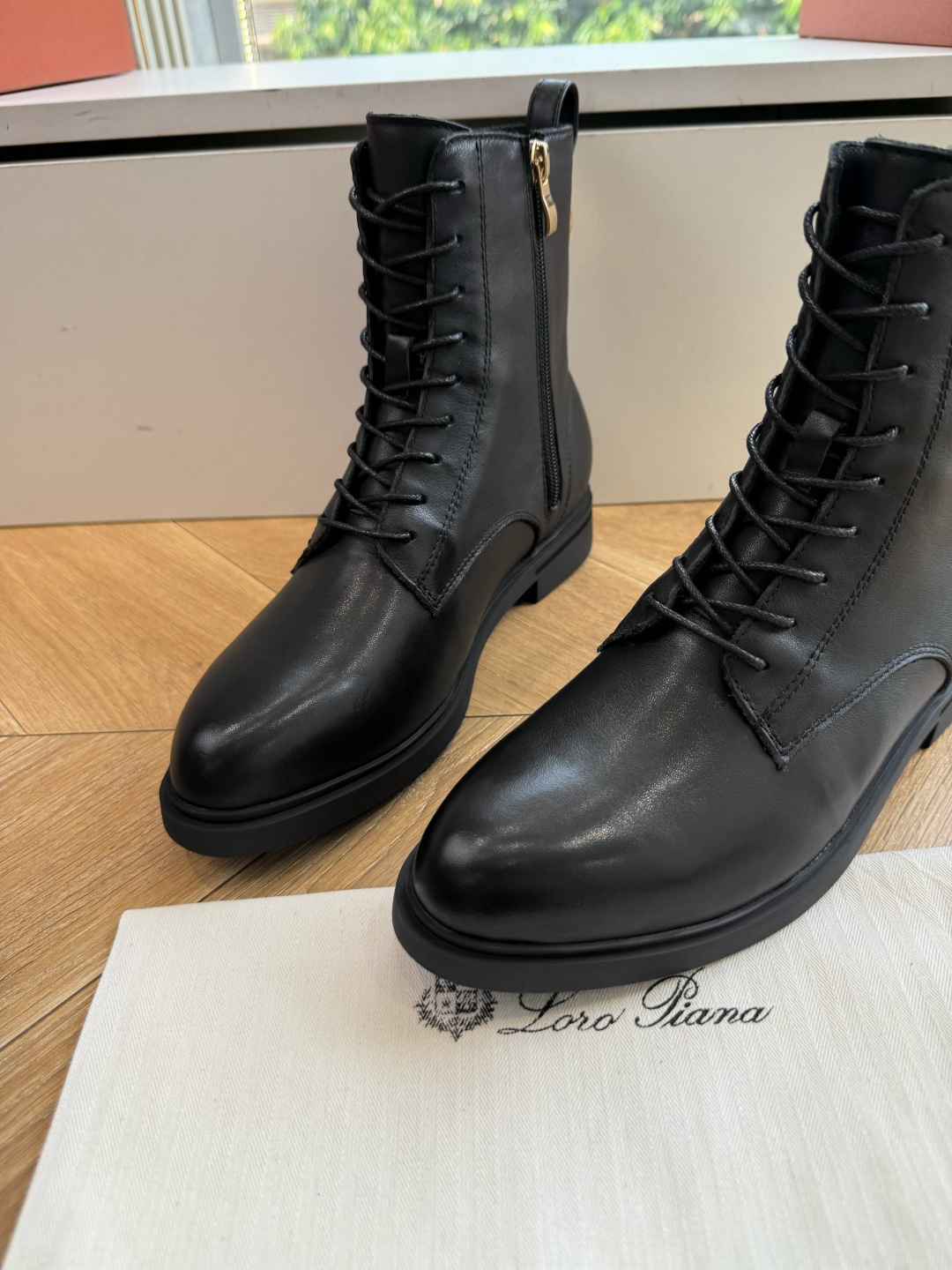 G127代购级别所见即所得Loro Piana 诺悠翩雅 LP秋冬新款 Kilda踝靴侧拉链短靴 这款标志性踝靴采用打蜡 G127代购级别所见即所得Loro Piana 诺悠翩雅 LP秋冬新款 Kilda踝靴侧拉链短靴 这款标志性踝靴采用打蜡
