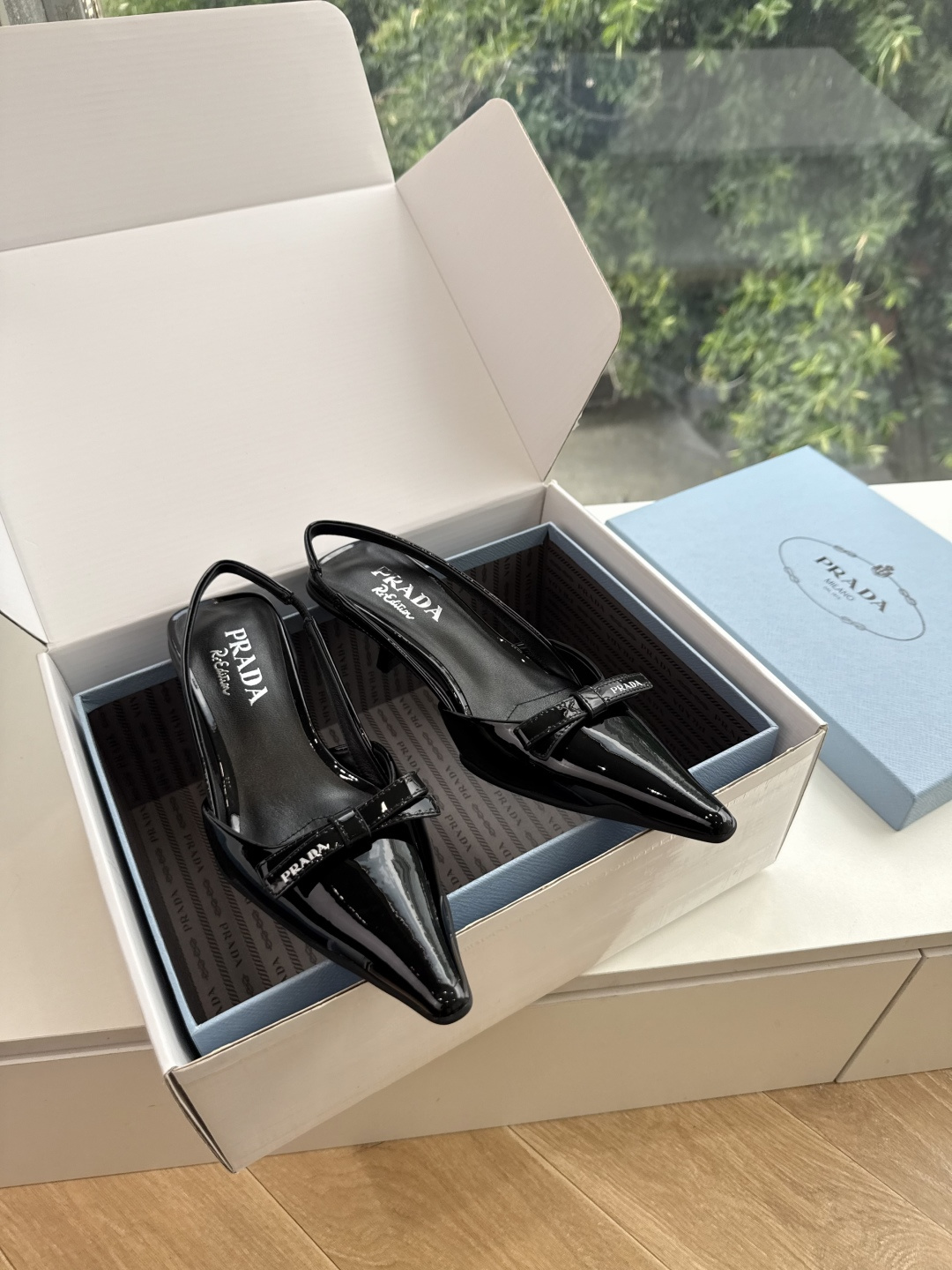 G887[微笑]新款 Prada 普拉达走秀款尖头镂空高跟鞋 复古老钱风单鞋/凉鞋 未来科技感满满 时尚界久违的极简之美