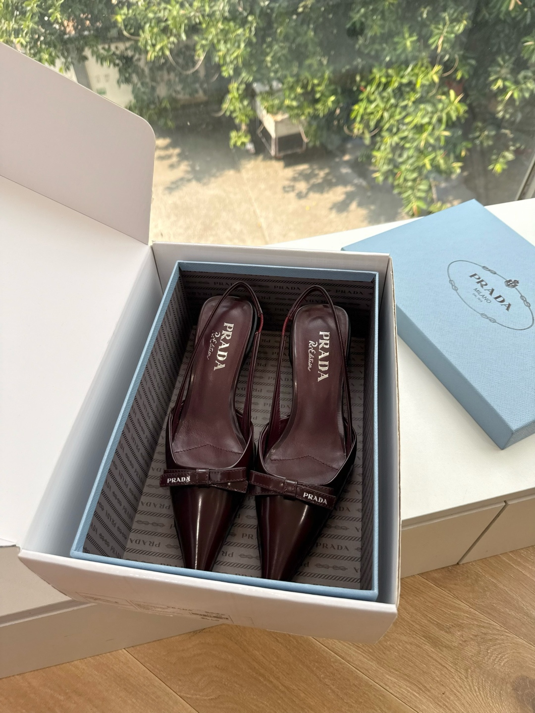 G887[微笑]新款 Prada 普拉达走秀款尖头镂空高跟鞋 复古老钱风单鞋/凉鞋 未来科技感满满 时尚界久违的极简之美
