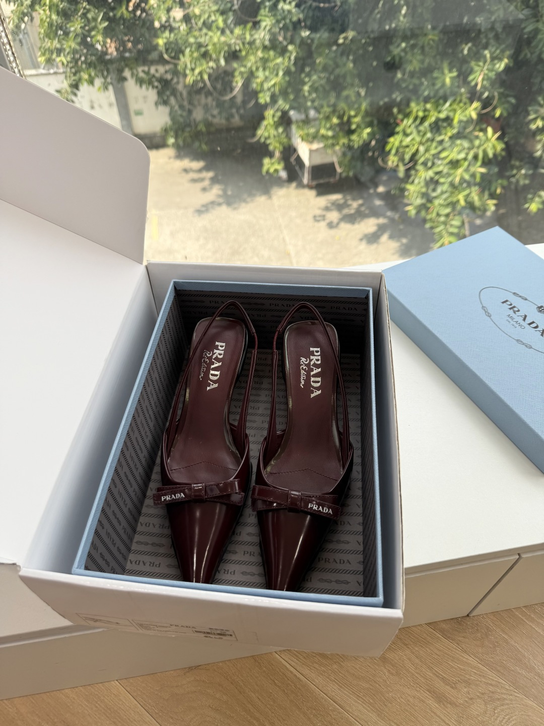 G887[微笑]新款 Prada 普拉达走秀款尖头镂空高跟鞋 复古老钱风单鞋/凉鞋 未来科技感满满 时尚界久违的极简之美