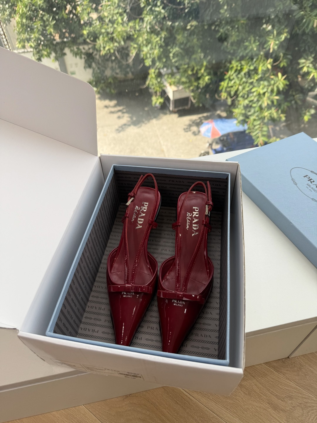 G887[微笑]新款 Prada 普拉达走秀款尖头镂空高跟鞋 复古老钱风单鞋/凉鞋 未来科技感满满 时尚界久违的极简之美