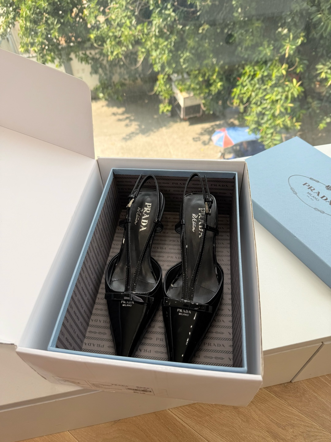 G887[微笑]新款 Prada 普拉达走秀款尖头镂空高跟鞋 复古老钱风单鞋/凉鞋 未来科技感满满 时尚界久违的极简之美