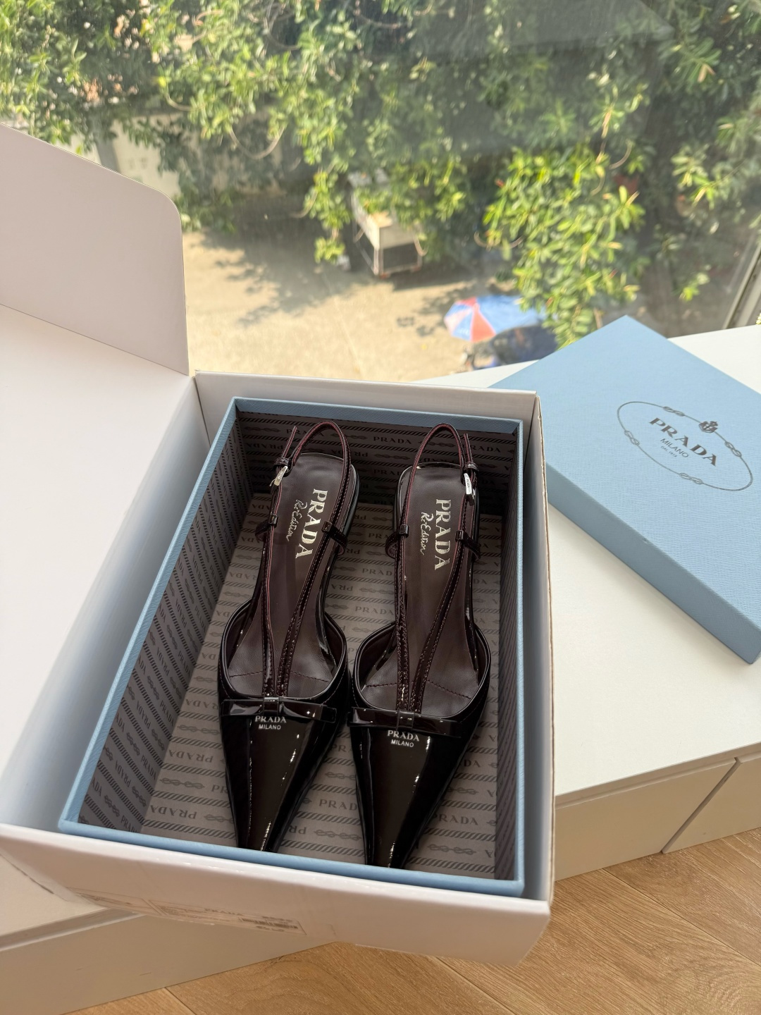 G887[微笑]新款 Prada 普拉达走秀款尖头镂空高跟鞋 复古老钱风单鞋/凉鞋 未来科技感满满 时尚界久违的极简之美