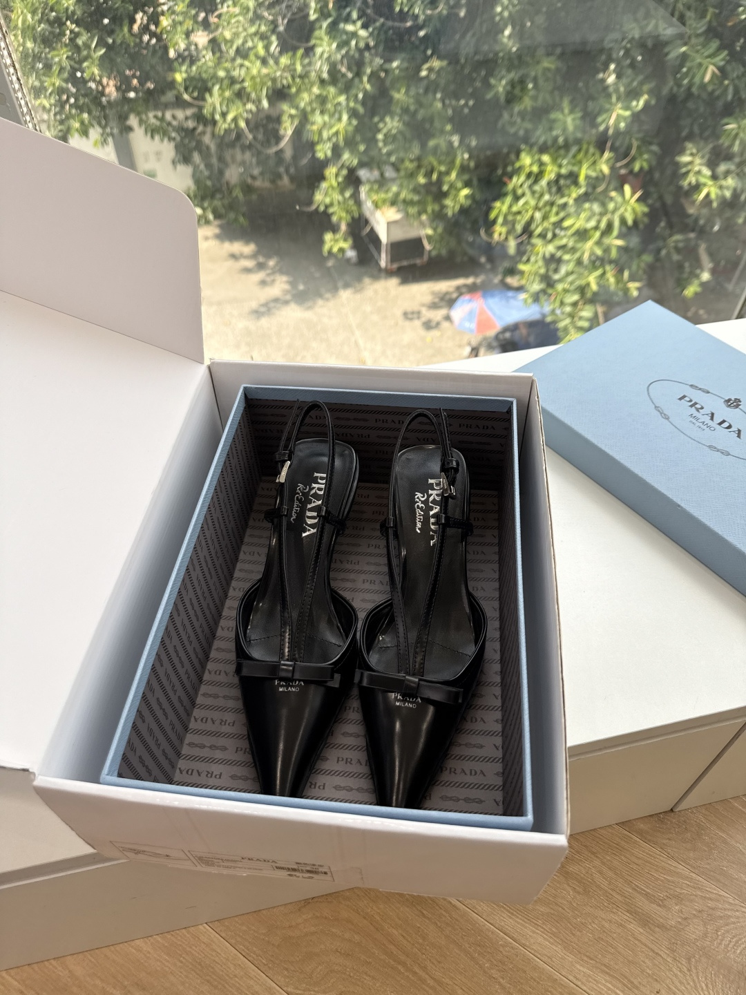 G887[微笑]新款 Prada 普拉达走秀款尖头镂空高跟鞋 复古老钱风单鞋/凉鞋 未来科技感满满 时尚界久违的极简之美