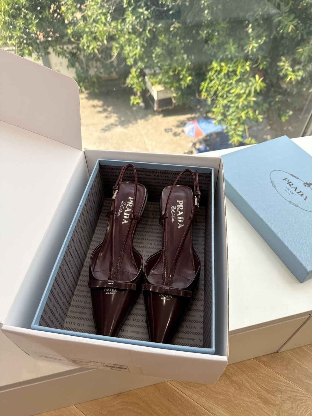 G887[微笑]新款 Prada 普拉达走秀款尖头镂空高跟鞋 复古老钱风单鞋/凉鞋 未来科技感满满 时尚界久违的极简之美