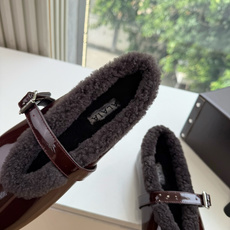 G021代购级别原版购入法国一线奢侈品牌ALAIA 阿莱亚秋冬天真的要来咯!羊羔绒鞋~ Alaia奶呼呼的秋冬单品,是谁 G021代购级别原版购入法国一线奢侈品牌ALAIA 阿莱亚秋冬天真的要来咯!羊羔绒鞋~ Alaia奶呼呼的秋冬单品,是谁
