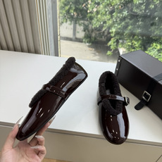 G021代购级别原版购入法国一线奢侈品牌ALAIA 阿莱亚秋冬天真的要来咯!羊羔绒鞋~ Alaia奶呼呼的秋冬单品,是谁 G021代购级别原版购入法国一线奢侈品牌ALAIA 阿莱亚秋冬天真的要来咯!羊羔绒鞋~ Alaia奶呼呼的秋冬单品,是谁