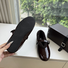 G021代购级别原版购入法国一线奢侈品牌ALAIA 阿莱亚秋冬天真的要来咯!羊羔绒鞋~ Alaia奶呼呼的秋冬单品,是谁 G021代购级别原版购入法国一线奢侈品牌ALAIA 阿莱亚秋冬天真的要来咯!羊羔绒鞋~ Alaia奶呼呼的秋冬单品,是谁
