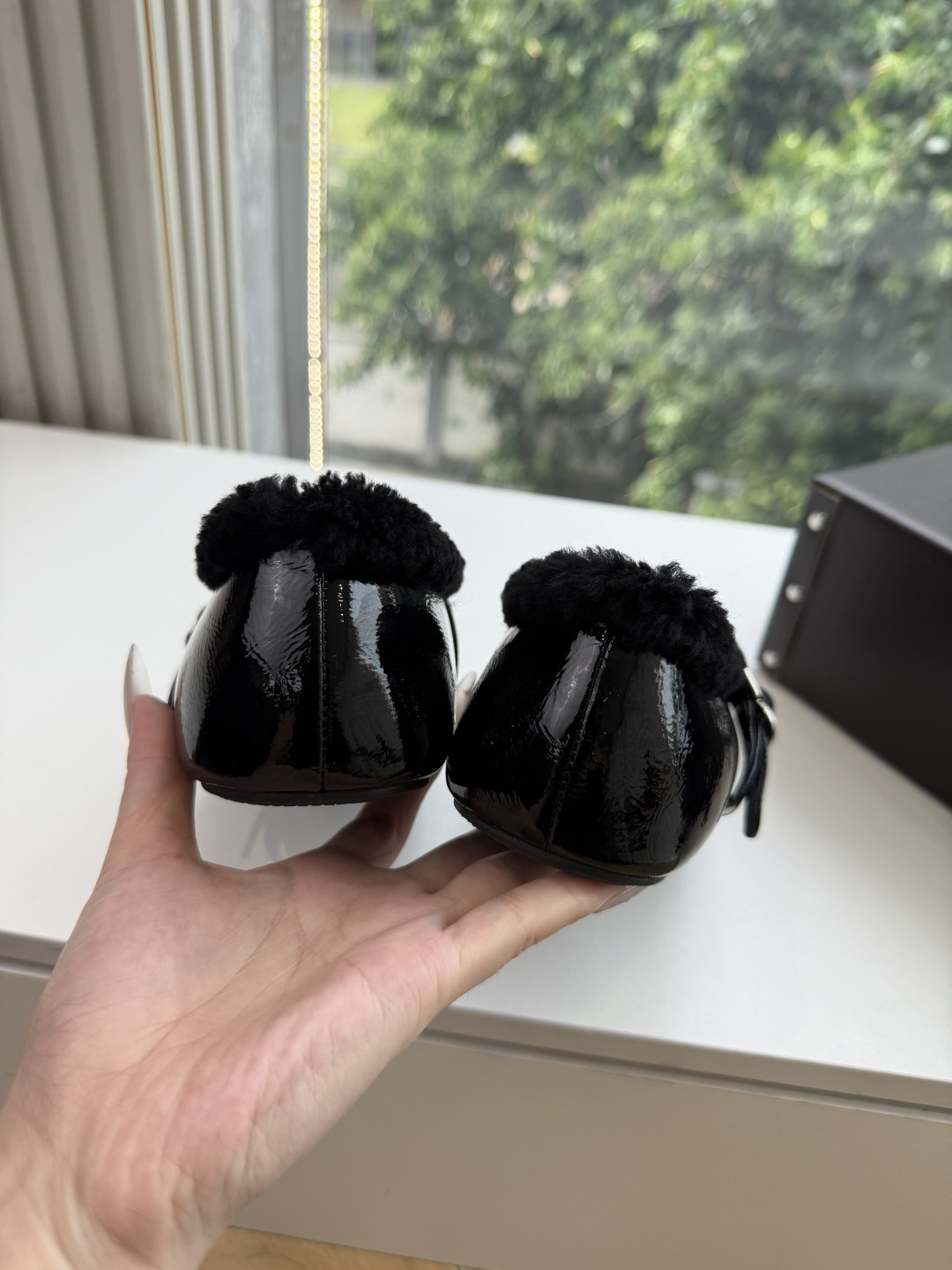 G021代购级别原版购入法国一线奢侈品牌ALAIA 阿莱亚秋冬天真的要来咯!羊羔绒鞋~ Alaia奶呼呼的秋冬单品,是谁 G021代购级别原版购入法国一线奢侈品牌ALAIA 阿莱亚秋冬天真的要来咯!羊羔绒鞋~ Alaia奶呼呼的秋冬单品,是谁