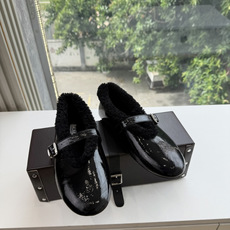 G021代购级别原版购入法国一线奢侈品牌ALAIA 阿莱亚秋冬天真的要来咯!羊羔绒鞋~ Alaia奶呼呼的秋冬单品,是谁 G021代购级别原版购入法国一线奢侈品牌ALAIA 阿莱亚秋冬天真的要来咯!羊羔绒鞋~ Alaia奶呼呼的秋冬单品,是谁