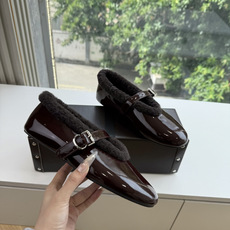 G021代购级别原版购入法国一线奢侈品牌ALAIA 阿莱亚秋冬天真的要来咯!羊羔绒鞋~ Alaia奶呼呼的秋冬单品,是谁 G021代购级别原版购入法国一线奢侈品牌ALAIA 阿莱亚秋冬天真的要来咯!羊羔绒鞋~ Alaia奶呼呼的秋冬单品,是谁