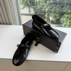 G021代购级别原版购入法国一线奢侈品牌ALAIA 阿莱亚秋冬天真的要来咯!羊羔绒鞋~ Alaia奶呼呼的秋冬单品,是谁 G021代购级别原版购入法国一线奢侈品牌ALAIA 阿莱亚秋冬天真的要来咯!羊羔绒鞋~ Alaia奶呼呼的秋冬单品,是谁