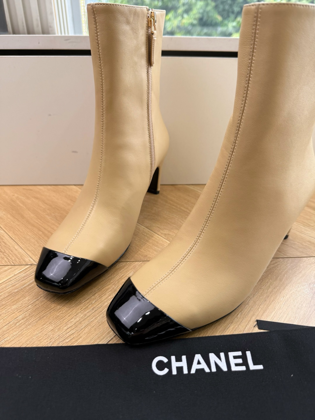 G238CHANE*小香奈儿骑士靴妥妥的自留款!!比经典款Slingback舒服太多啦!每个颜色上脚都很显白 的显白利器 G238CHANE*小香奈儿骑士靴妥妥的自留款!!比经典款Slingback舒服太多啦!每个颜色上脚都很显白 的显白利器