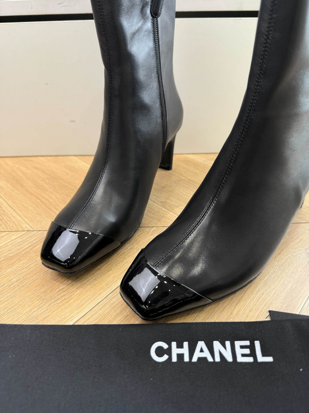 G238CHANE*小香奈儿骑士靴妥妥的自留款！！比经典款Slingback舒服太多啦！每个颜色上脚都很显白 的显白利器