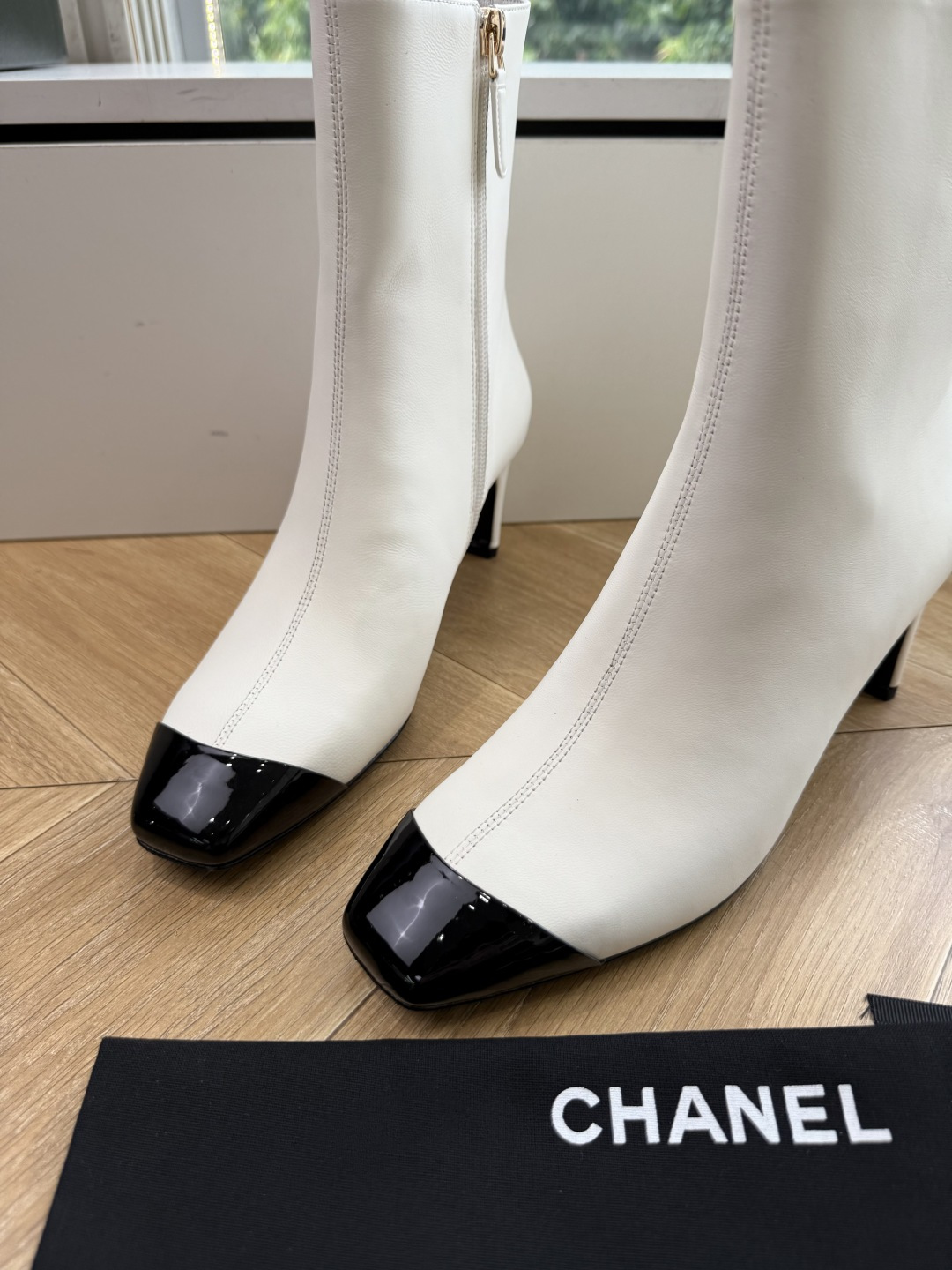 G238CHANE*小香奈儿骑士靴妥妥的自留款!!比经典款Slingback舒服太多啦!每个颜色上脚都很显白 的显白利器 G238CHANE*小香奈儿骑士靴妥妥的自留款!!比经典款Slingback舒服太多啦!每个颜色上脚都很显白 的显白利器