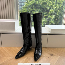G213ARKET新品北欧极简的浪漫解构 以温润的极简美学为内核 重塑经典芭蕾平底鞋廓形 亮片缀面与斑马纹绒面的多元触感 G213ARKET新品北欧极简的浪漫解构 以温润的极简美学为内核 重塑经典芭蕾平底鞋廓形 亮片缀面与斑马纹绒面的多元触感