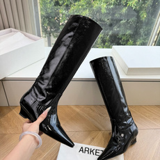 G213ARKET新品北欧极简的浪漫解构 以温润的极简美学为内核 重塑经典芭蕾平底鞋廓形 亮片缀面与斑马纹绒面的多元触感 G213ARKET新品北欧极简的浪漫解构 以温润的极简美学为内核 重塑经典芭蕾平底鞋廓形 亮片缀面与斑马纹绒面的多元触感