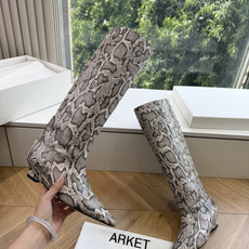 G213ARKET新品北欧极简的浪漫解构 以温润的极简美学为内核 重塑经典芭蕾平底鞋廓形 亮片缀面与斑马纹绒面的多元触感 G213ARKET新品北欧极简的浪漫解构 以温润的极简美学为内核 重塑经典芭蕾平底鞋廓形 亮片缀面与斑马纹绒面的多元触感