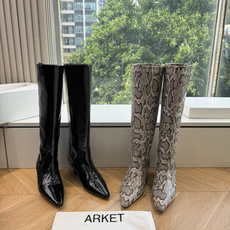 G213ARKET新品北欧极简的浪漫解构 以温润的极简美学为内核 重塑经典芭蕾平底鞋廓形 亮片缀面与斑马纹绒面的多元触感 G213ARKET新品北欧极简的浪漫解构 以温润的极简美学为内核 重塑经典芭蕾平底鞋廓形 亮片缀面与斑马纹绒面的多元触感