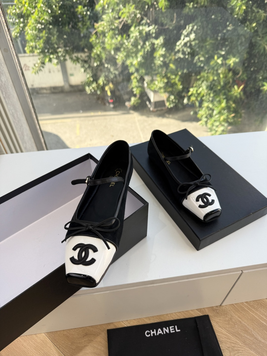 G238Chane小香新款玛丽珍单鞋 温柔名媛的氛围感缓缓蔓延，圆润鞋头搭配精巧的小蝴蝶结，撞色方头贴标是整双鞋的点睛之