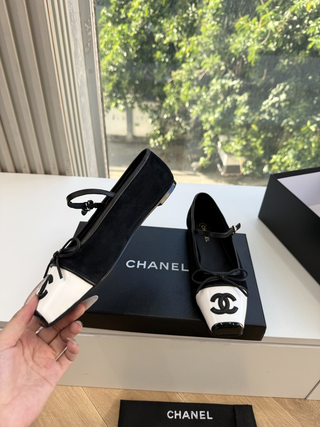 G238Chane小香新款玛丽珍单鞋 温柔名媛的氛围感缓缓蔓延，圆润鞋头搭配精巧的小蝴蝶结，撞色方头贴标是整双鞋的点睛之