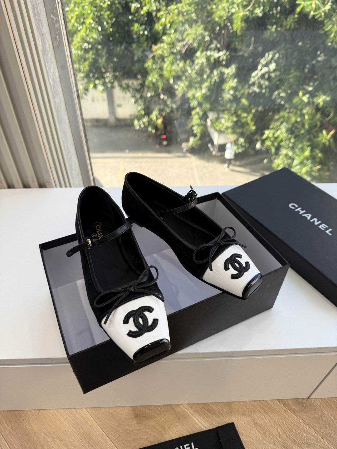 G238Chane小香新款玛丽珍单鞋 温柔名媛的氛围感缓缓蔓延，圆润鞋头搭配精巧的小蝴蝶结，撞色方头贴标是整双鞋的点睛之