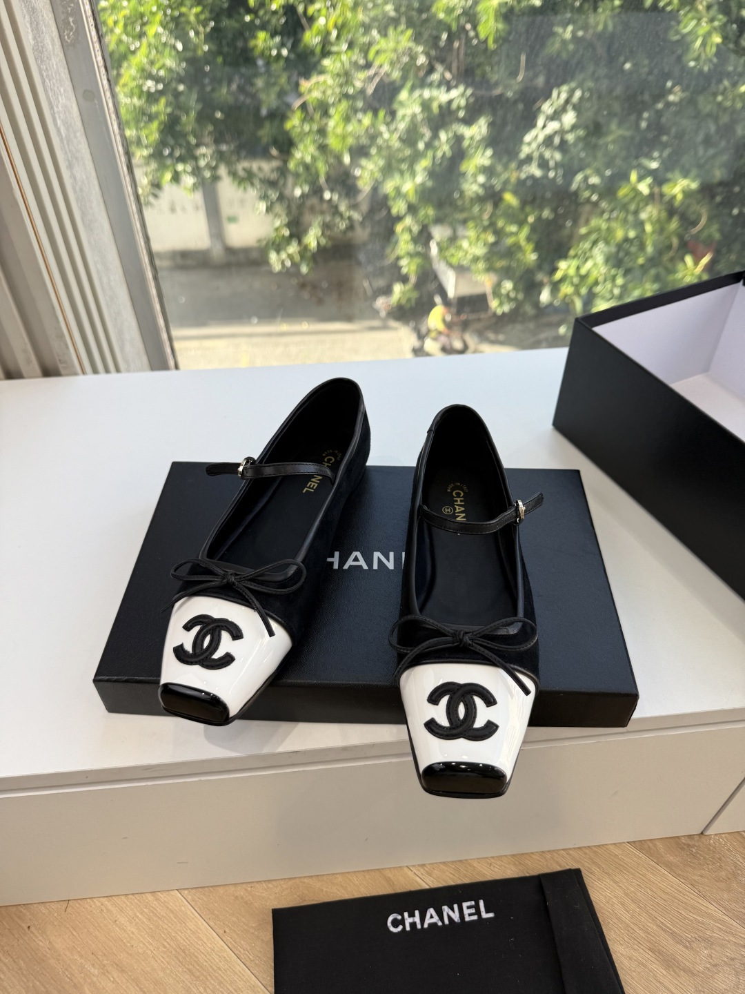 G238Chane小香新款玛丽珍单鞋 温柔名媛的氛围感缓缓蔓延，圆润鞋头搭配精巧的小蝴蝶结，撞色方头贴标是整双鞋的点睛之