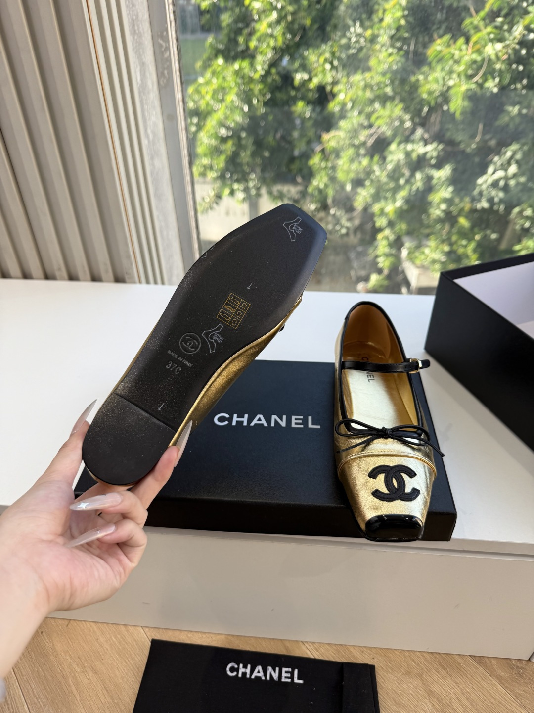 G238Chane小香新款玛丽珍单鞋 温柔名媛的氛围感缓缓蔓延，圆润鞋头搭配精巧的小蝴蝶结，撞色方头贴标是整双鞋的点睛之