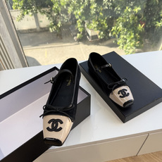G238Chane小香新款玛丽珍单鞋 温柔名媛的氛围感缓缓蔓延,圆润鞋头搭配精巧的小蝴蝶结,撞色方头贴标是整双鞋的点睛之 G238Chane小香新款玛丽珍单鞋 温柔名媛的氛围感缓缓蔓延,圆润鞋头搭配精巧的小蝴蝶结,撞色方头贴标是整双鞋的点睛之