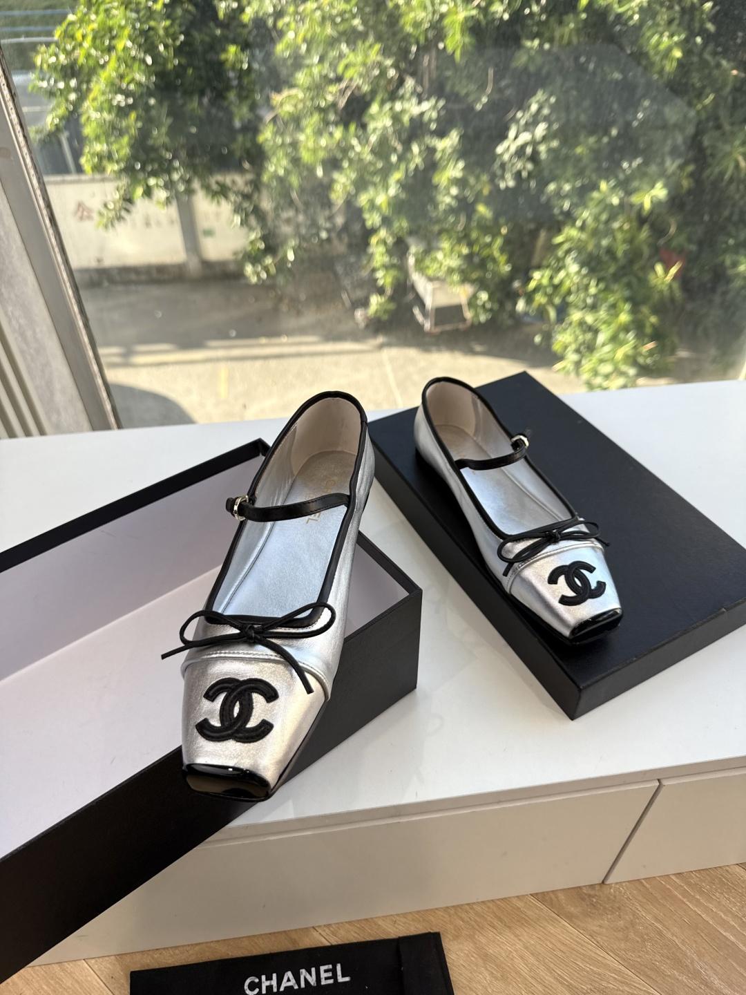 G238Chane小香新款玛丽珍单鞋 温柔名媛的氛围感缓缓蔓延，圆润鞋头搭配精巧的小蝴蝶结，撞色方头贴标是整双鞋的点睛之