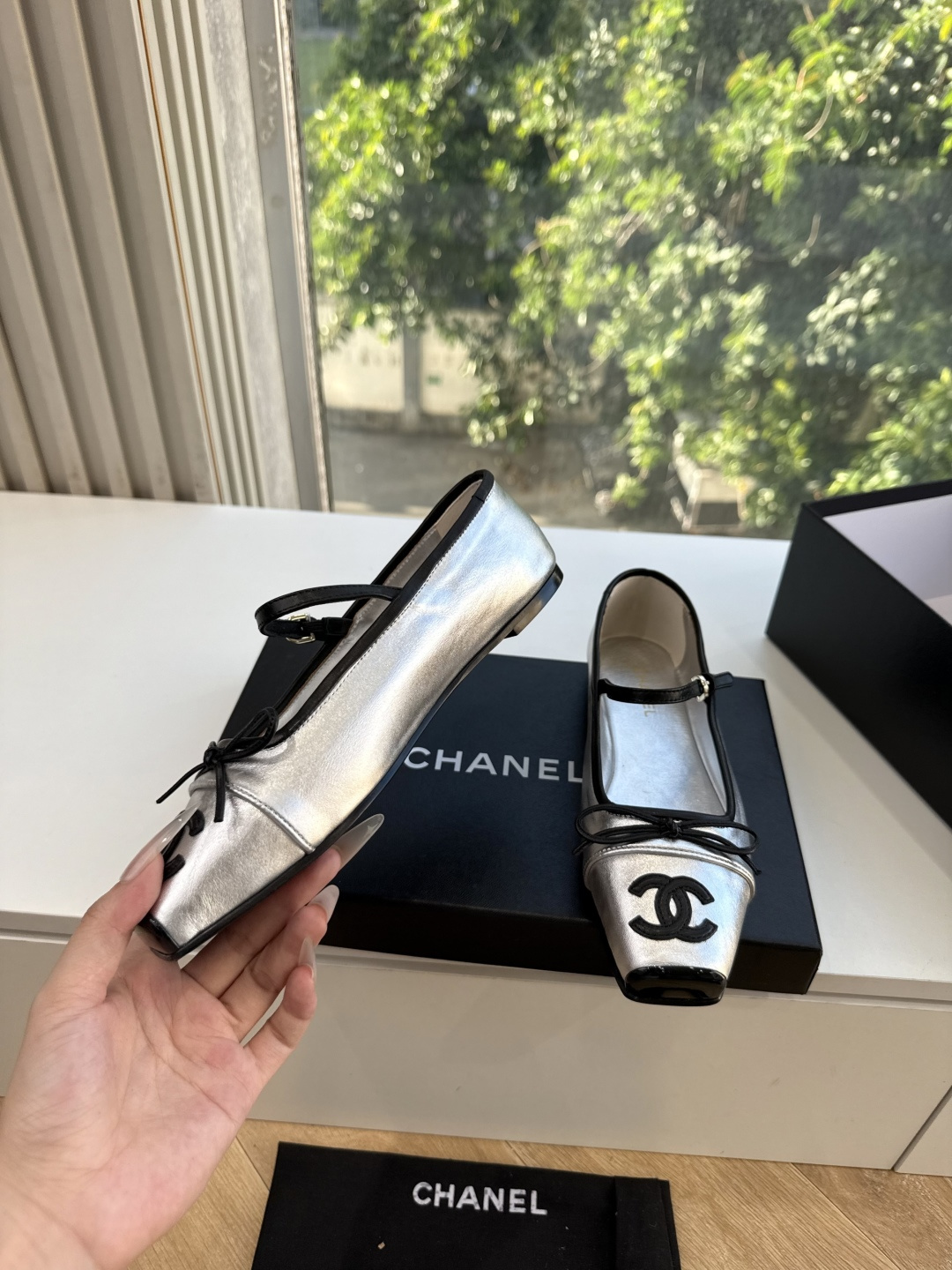 G238Chane小香新款玛丽珍单鞋 温柔名媛的氛围感缓缓蔓延，圆润鞋头搭配精巧的小蝴蝶结，撞色方头贴标是整双鞋的点睛之