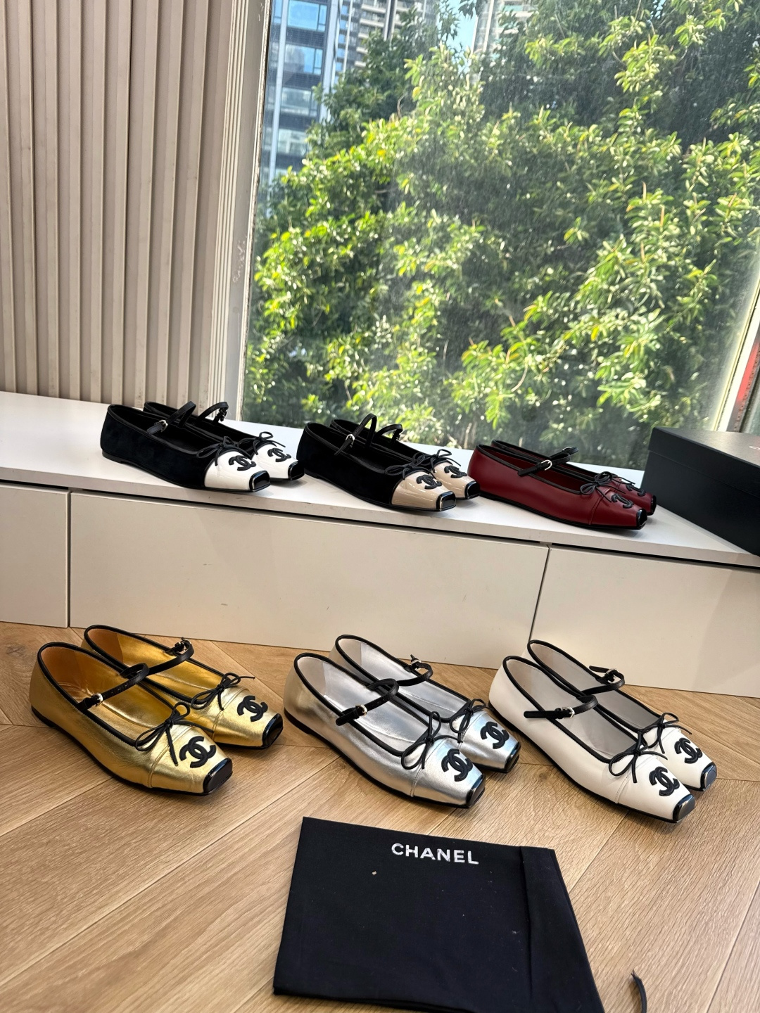 G238Chane小香新款玛丽珍单鞋 温柔名媛的氛围感缓缓蔓延,圆润鞋头搭配精巧的小蝴蝶结,撞色方头贴标是整双鞋的点睛之 G238Chane小香新款玛丽珍单鞋 温柔名媛的氛围感缓缓蔓延,圆润鞋头搭配精巧的小蝴蝶结,撞色方头贴标是整双鞋的点睛之