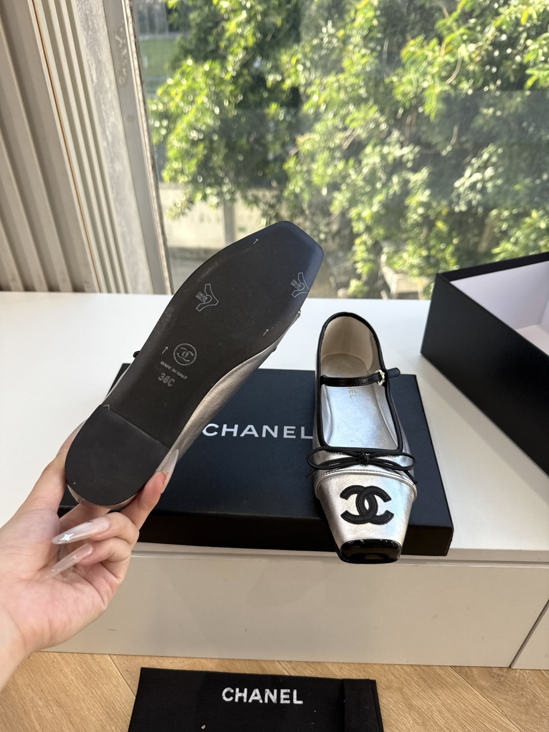 G238Chane小香新款玛丽珍单鞋 温柔名媛的氛围感缓缓蔓延，圆润鞋头搭配精巧的小蝴蝶结，撞色方头贴标是整双鞋的点睛之