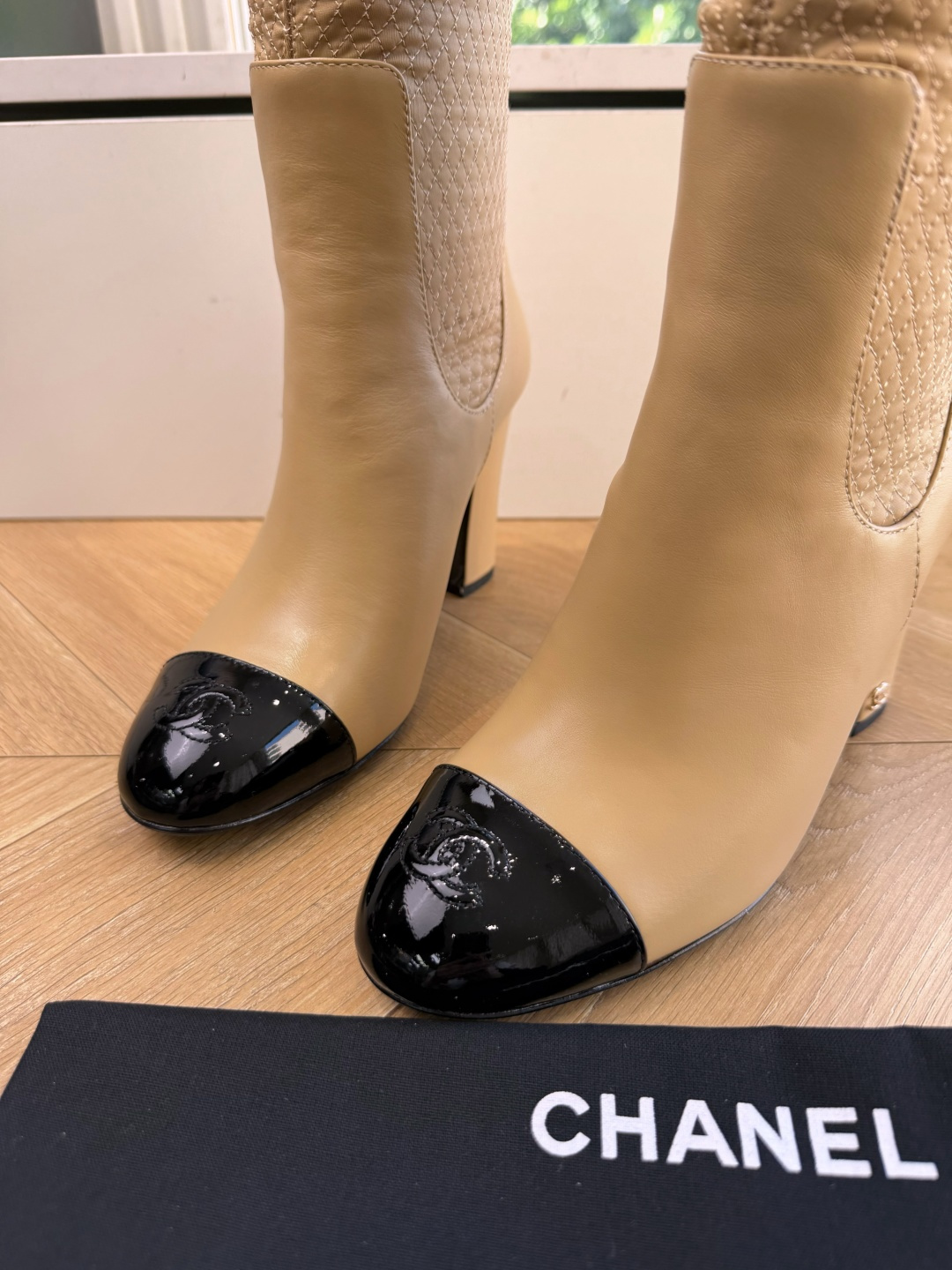 G238CHANE*小香奈儿骑士靴妥妥的自留款！！比经典款Slingback舒服太多啦！每个颜色上脚都很显白 的显白利器