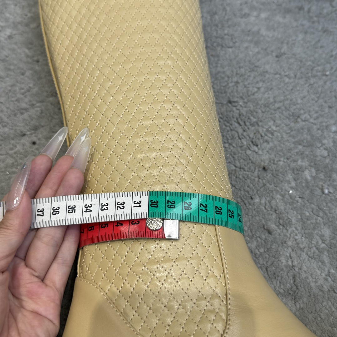 G238CHANE*小香奈儿爆品切尔西靴妥妥的自留款!!比经典款Slingback舒服太多啦!每个颜色上脚都很显白 的显 G238CHANE*小香奈儿爆品切尔西靴妥妥的自留款!!比经典款Slingback舒服太多啦!每个颜色上脚都很显白 的显