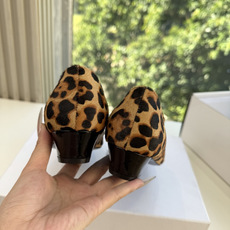 G013顶级品质Saint Laurent / 圣罗兰新款单鞋尖头高跟鞋YSL姐姐的美丽尤物高跟鞋 又是人间圣罗兰 Ro G013顶级品质Saint Laurent / 圣罗兰新款单鞋尖头高跟鞋YSL姐姐的美丽尤物高跟鞋 又是人间圣罗兰 Ro