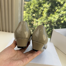 G013顶级品质Saint Laurent / 圣罗兰新款单鞋尖头高跟鞋YSL姐姐的美丽尤物高跟鞋 又是人间圣罗兰 Ro G013顶级品质Saint Laurent / 圣罗兰新款单鞋尖头高跟鞋YSL姐姐的美丽尤物高跟鞋 又是人间圣罗兰 Ro