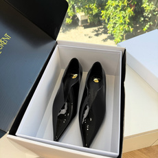 G013顶级品质Saint Laurent / 圣罗兰新款单鞋尖头高跟鞋YSL姐姐的美丽尤物高跟鞋 又是人间圣罗兰 Ro G013顶级品质Saint Laurent / 圣罗兰新款单鞋尖头高跟鞋YSL姐姐的美丽尤物高跟鞋 又是人间圣罗兰 Ro