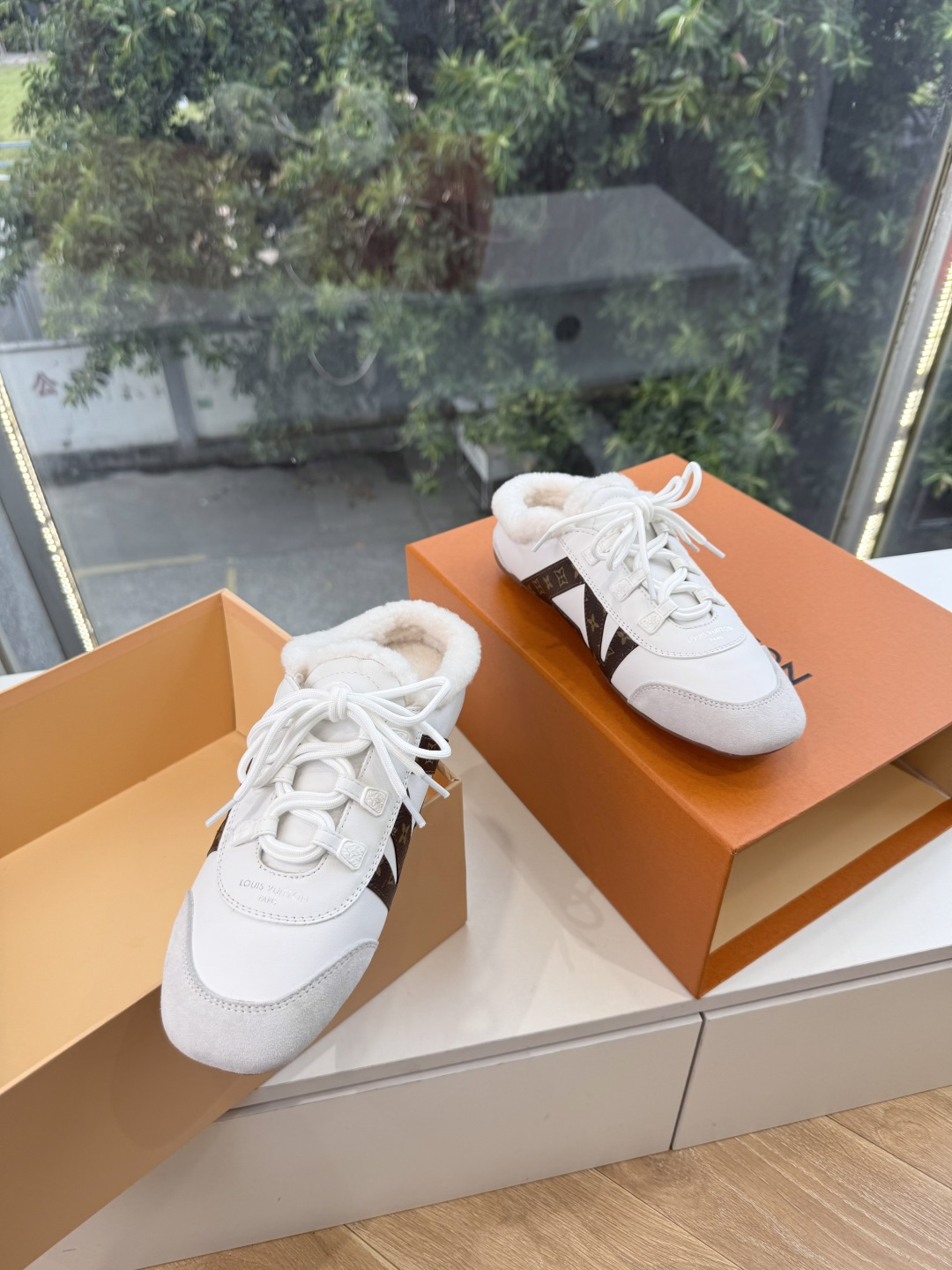 G000所见即所得秀场上推出的 LV Footprint Soccer 芭蕾运动鞋是 Pharrell Williams G000所见即所得秀场上推出的 LV Footprint Soccer 芭蕾运动鞋是 Pharrell Williams
