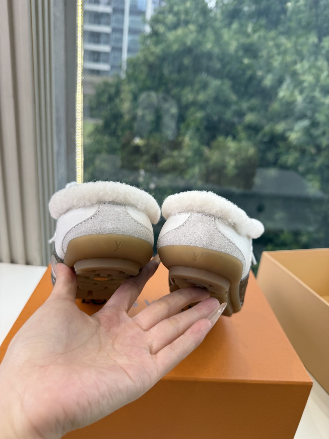 G000所见即所得秀场上推出的 LV Footprint Soccer 芭蕾运动鞋是 Pharrell Williams G000所见即所得秀场上推出的 LV Footprint Soccer 芭蕾运动鞋是 Pharrell Williams