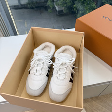 G000所见即所得秀场上推出的 LV Footprint Soccer 芭蕾运动鞋是 Pharrell Williams G000所见即所得秀场上推出的 LV Footprint Soccer 芭蕾运动鞋是 Pharrell Williams