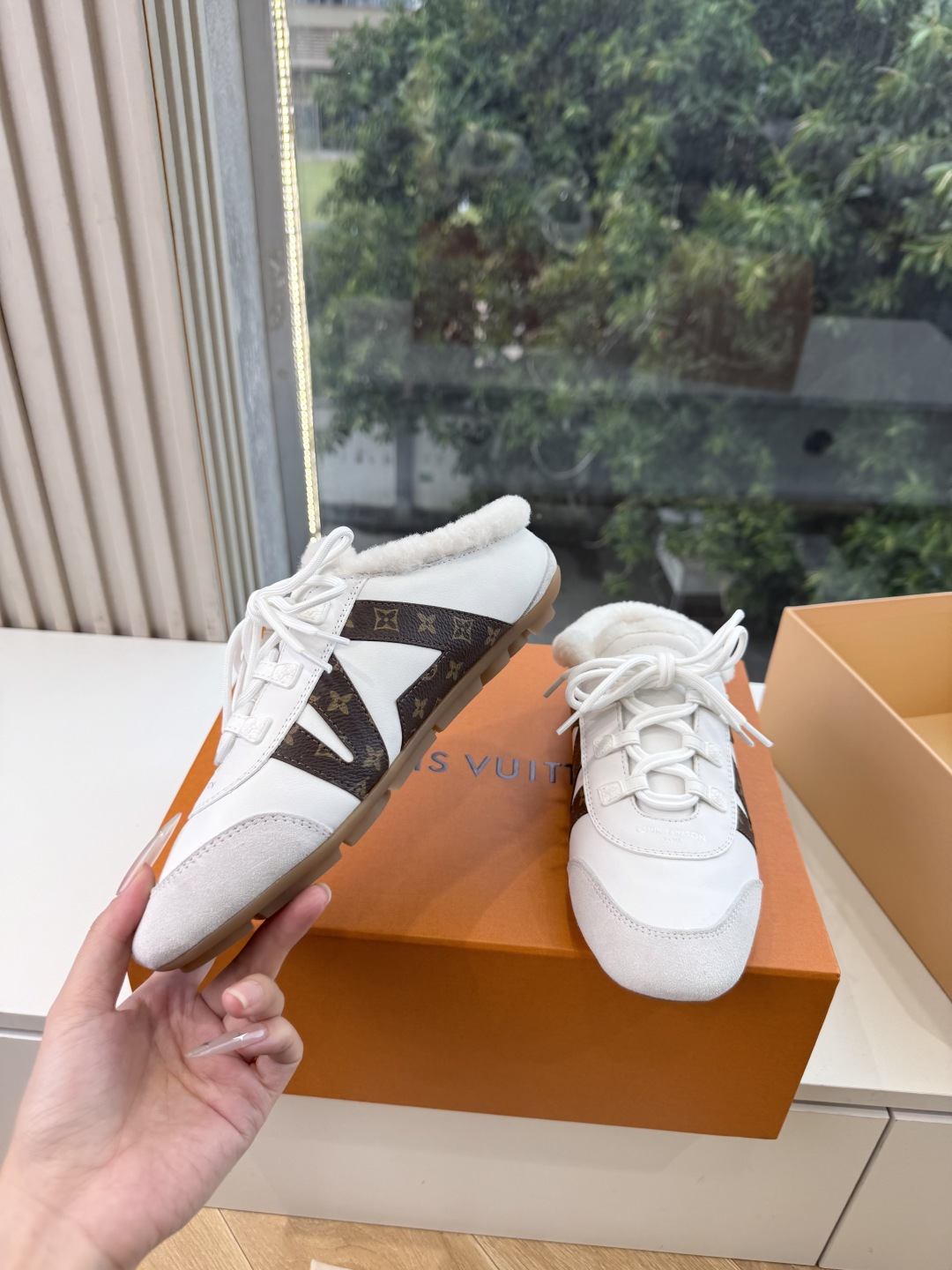G000所见即所得秀场上推出的 LV Footprint Soccer 芭蕾运动鞋是 Pharrell Williams G000所见即所得秀场上推出的 LV Footprint Soccer 芭蕾运动鞋是 Pharrell Williams