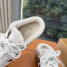 G000所见即所得秀场上推出的 LV Footprint Soccer 芭蕾运动鞋是 Pharrell Williams G000所见即所得秀场上推出的 LV Footprint Soccer 芭蕾运动鞋是 Pharrell Williams