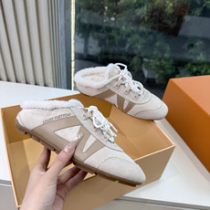 G000所见即所得秀场上推出的 LV Footprint Soccer 芭蕾运动鞋是 Pharrell Williams G000所见即所得秀场上推出的 LV Footprint Soccer 芭蕾运动鞋是 Pharrell Williams