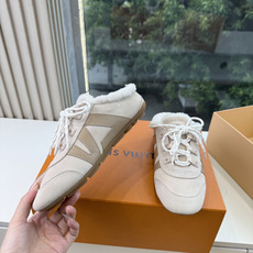 G000所见即所得秀场上推出的 LV Footprint Soccer 芭蕾运动鞋是 Pharrell Williams G000所见即所得秀场上推出的 LV Footprint Soccer 芭蕾运动鞋是 Pharrell Williams