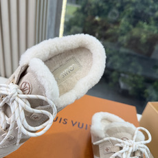 G000所见即所得秀场上推出的 LV Footprint Soccer 芭蕾运动鞋是 Pharrell Williams G000所见即所得秀场上推出的 LV Footprint Soccer 芭蕾运动鞋是 Pharrell Williams